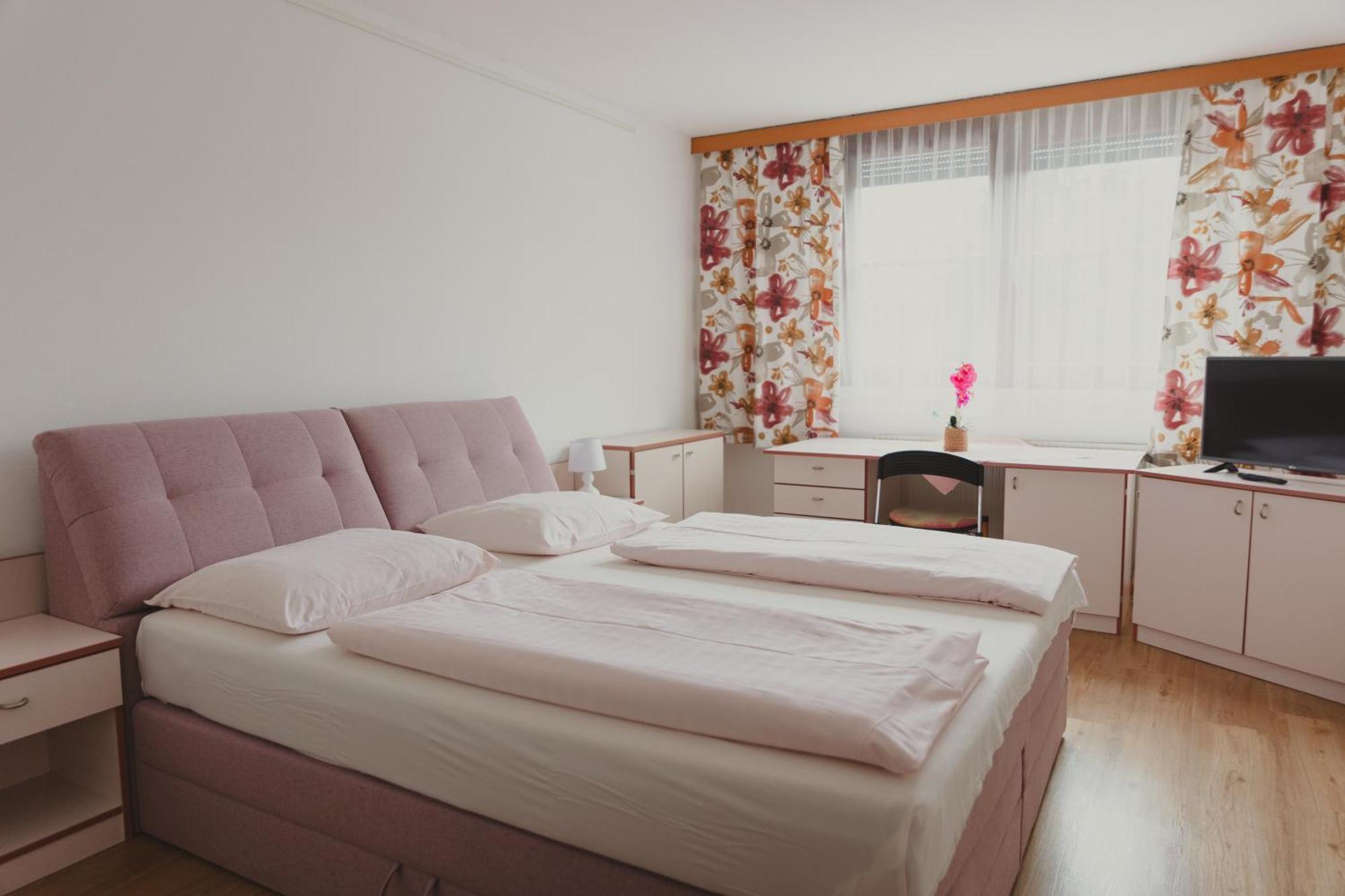 Sommerhotel Karwendel อินส์บรุค ภายนอก รูปภาพ