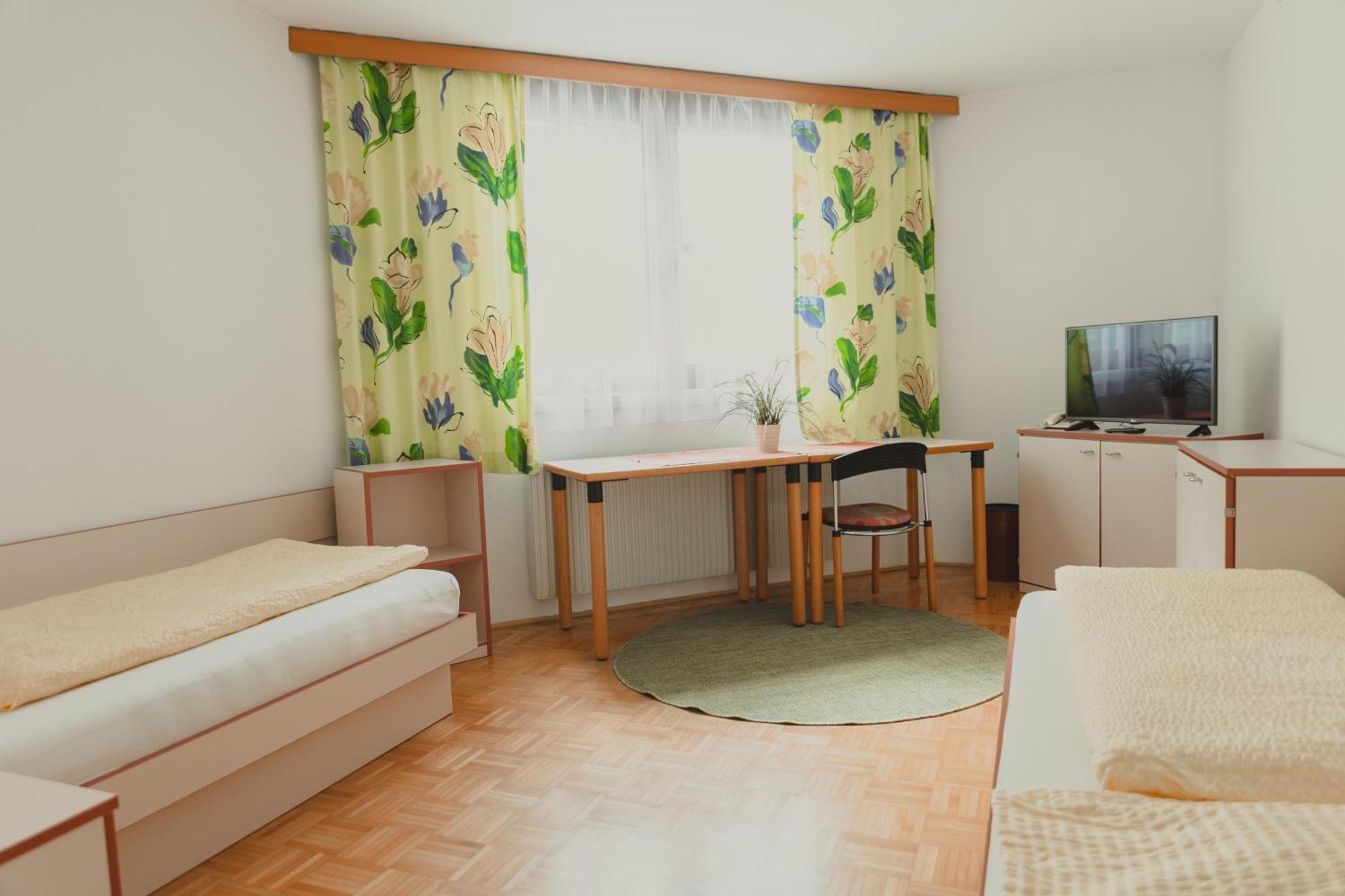 Sommerhotel Karwendel อินส์บรุค ภายนอก รูปภาพ
