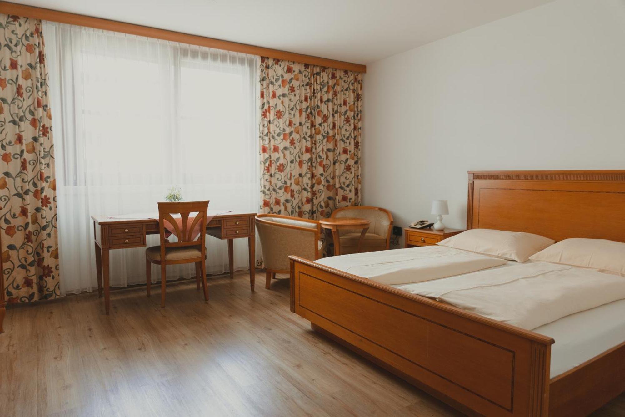 Sommerhotel Karwendel อินส์บรุค ภายนอก รูปภาพ