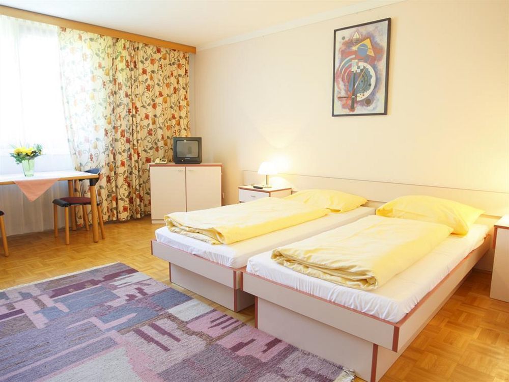 Sommerhotel Karwendel อินส์บรุค ภายนอก รูปภาพ